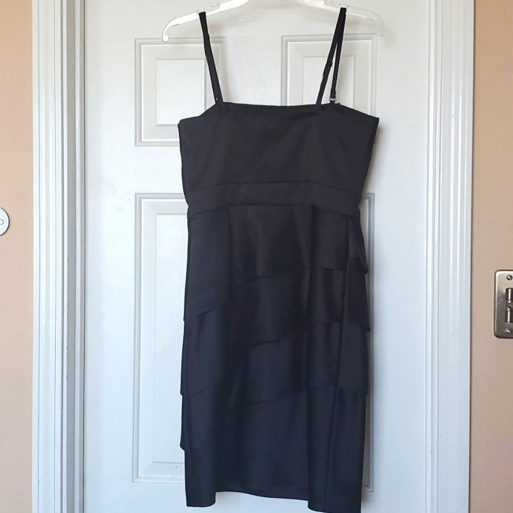 ๐บ3 For $10 JS Collections Cocktail Dress - Picture 9 of 16